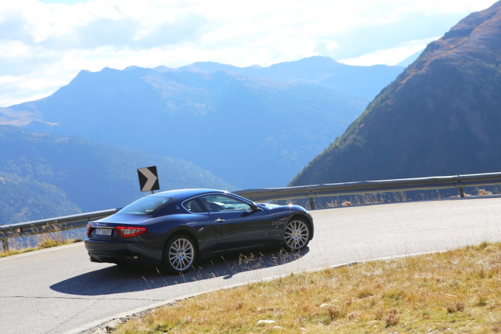 Na alpejskim poligonie drogowym Maserati Granturismo pokazuje swoje dotąd nie odkryte oblicze.